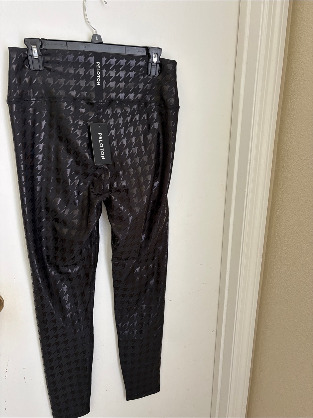 NWT. Peloton Show Up Houndstooth Shiny Black Leggings